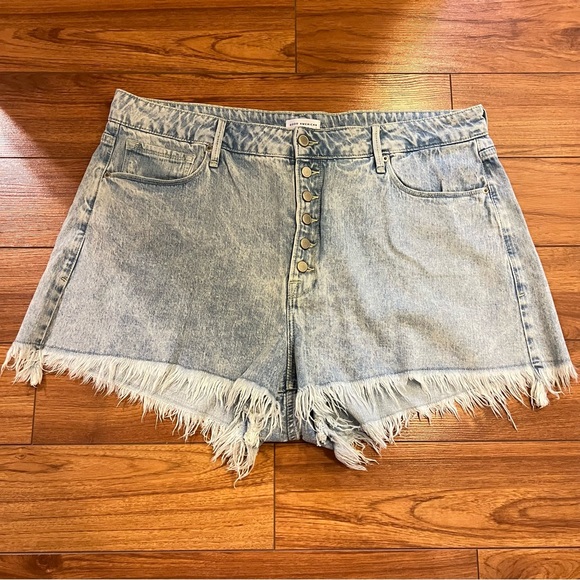 Good American Jean Shorts - Picture 1 of 5